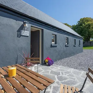  Holiday home Coach House On The Shores Of Lough Corrib